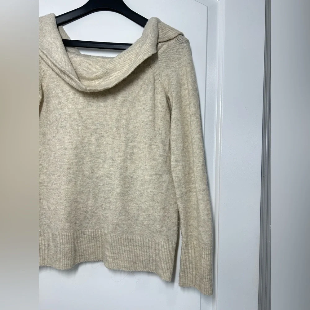 Abercrombie & Fitch Cream Off The Shoulder Cream Sweater size XS 90s chic - Picture 3 of 11
